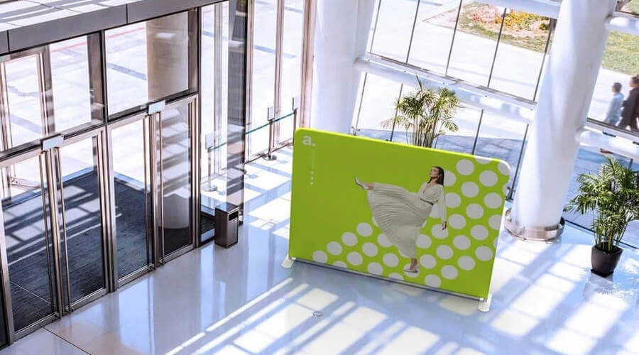 ¿Por qué utilizar photocalls personalizados en congresos, ferias o eventos?
